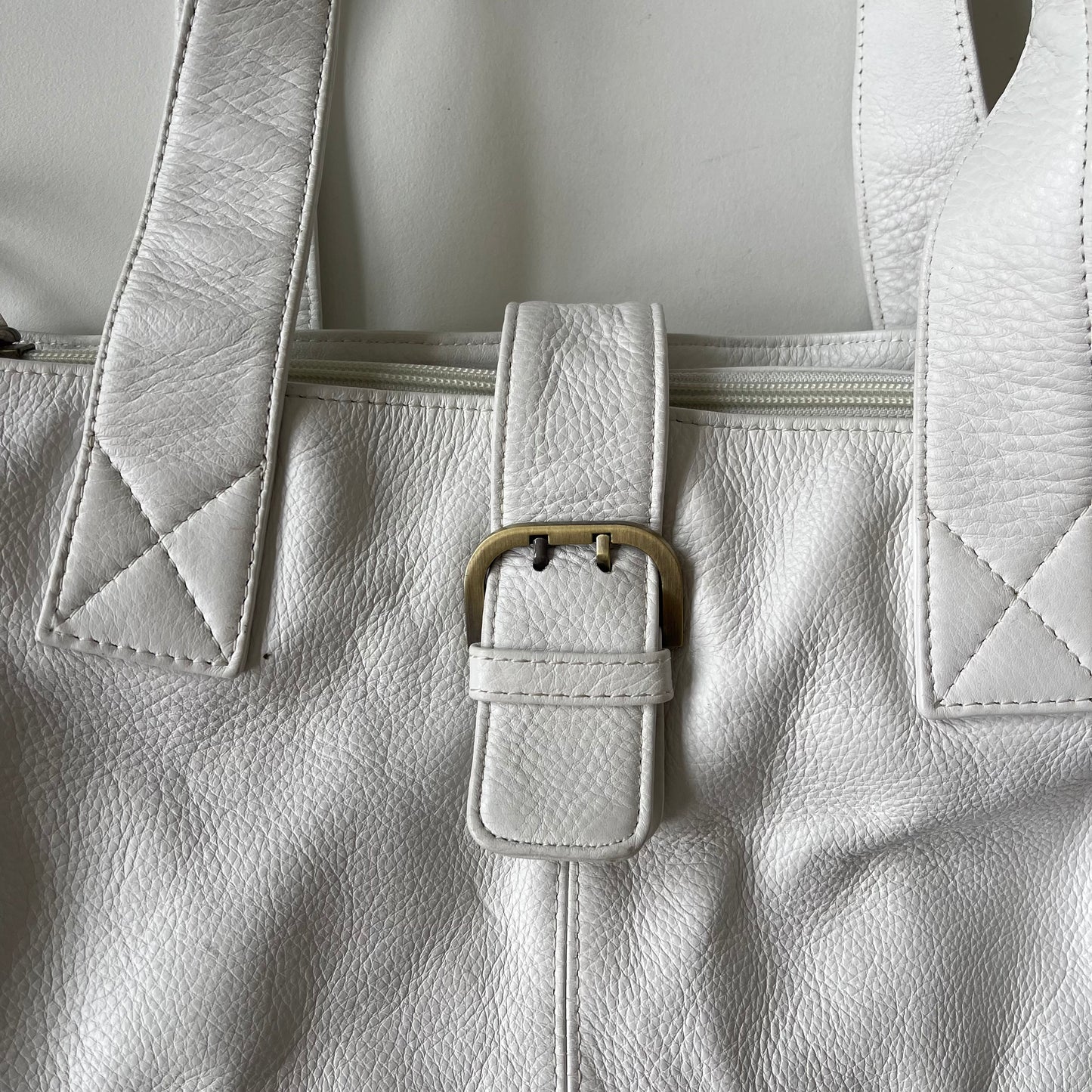 White leather buckle bag
