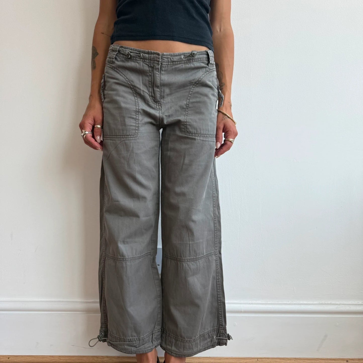 Khaki toggle waist capris / cargo trousers - Size XS