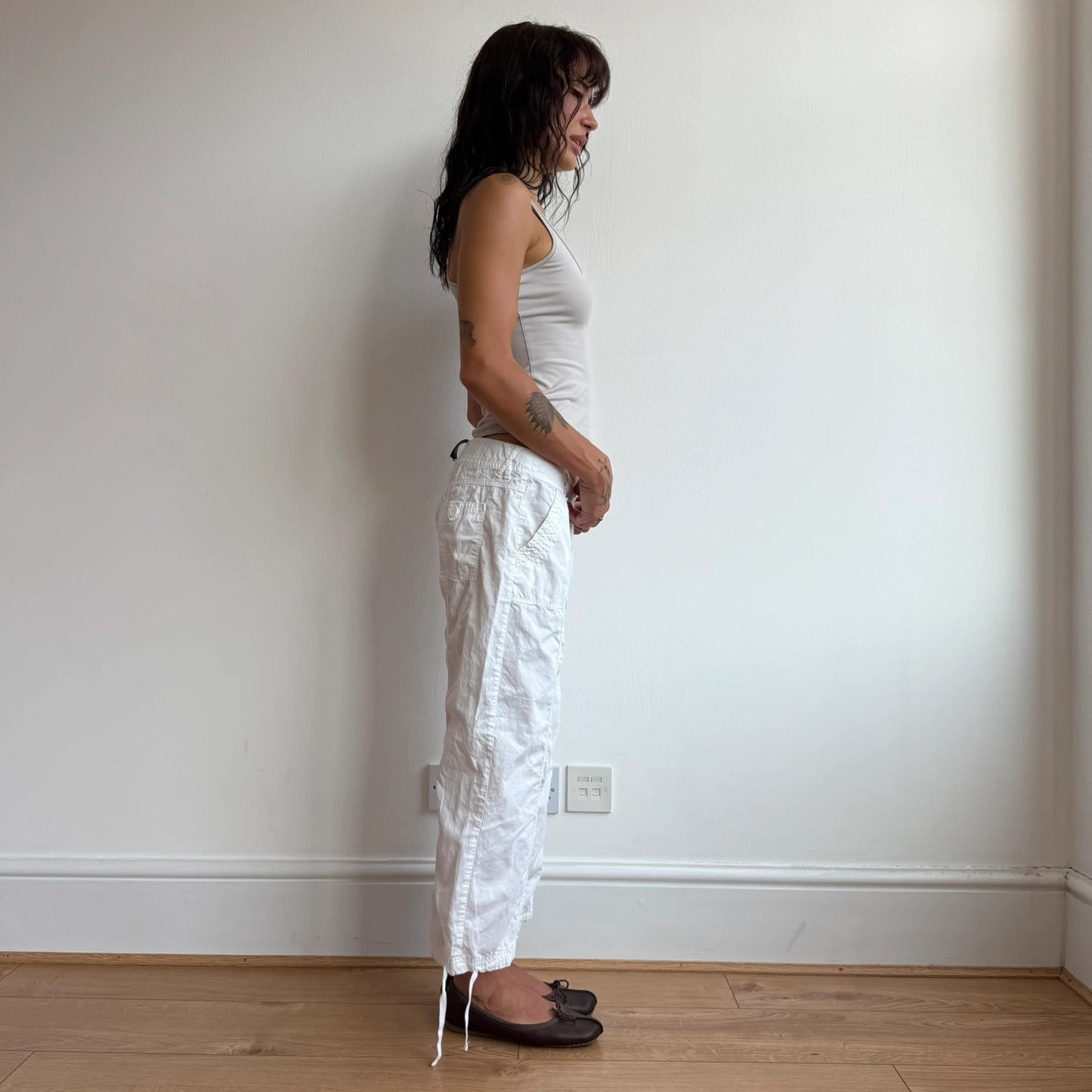 White ruched ankle capris - Size S