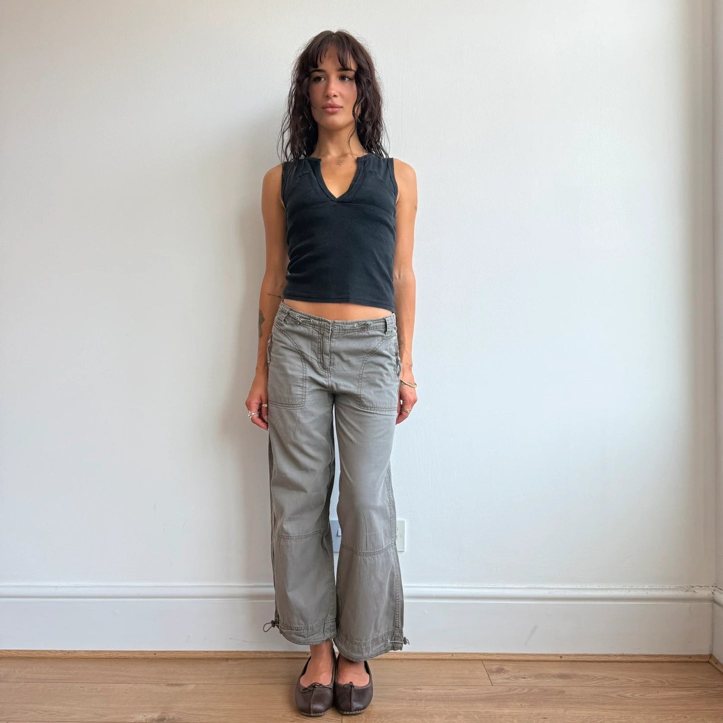 Khaki toggle waist capris / cargo trousers - Size XS