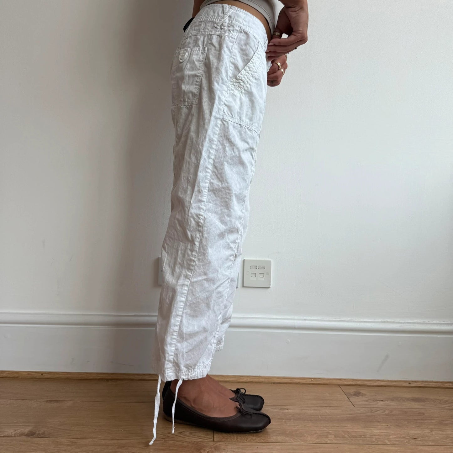 White ruched ankle capris - Size S