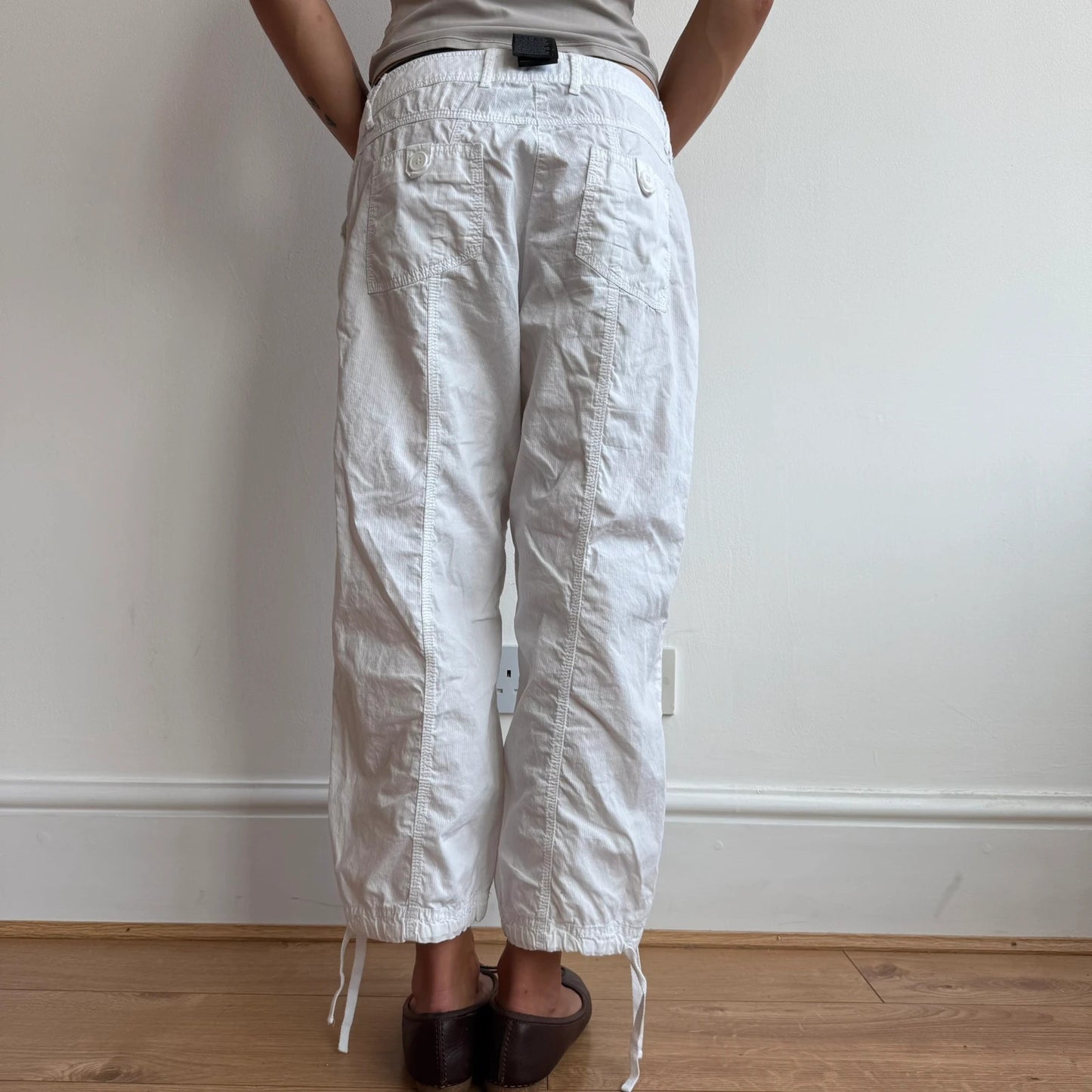 White ruched ankle capris - Size S
