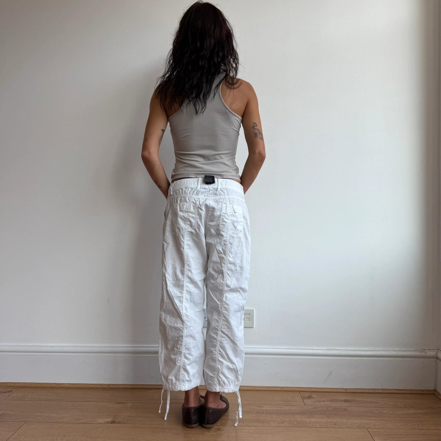 White ruched ankle capris - Size S