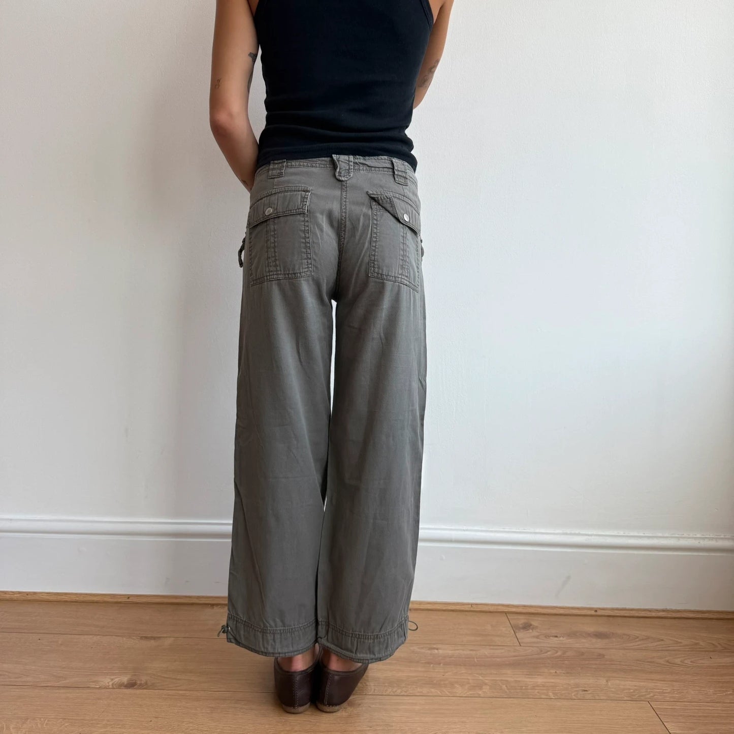 Khaki toggle waist capris / cargo trousers - Size XS