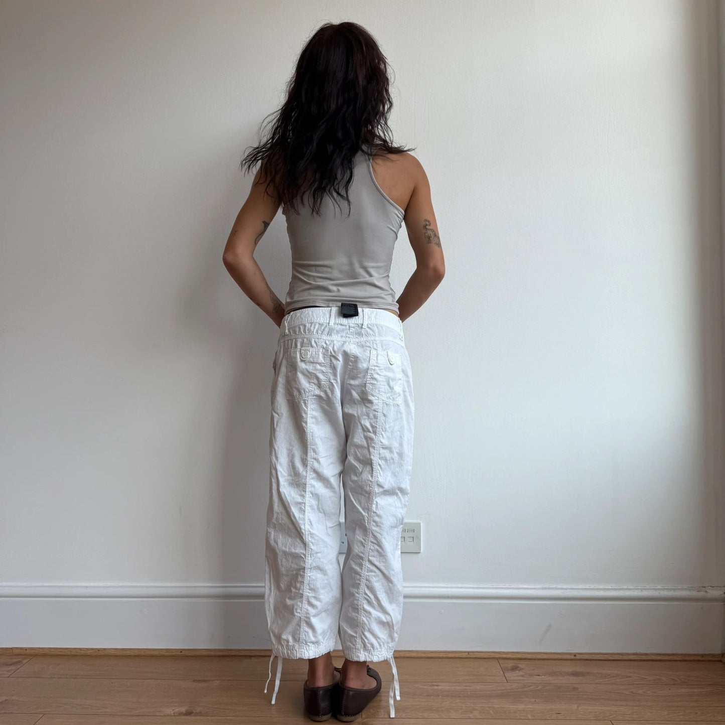 White ruched ankle capris - Size S