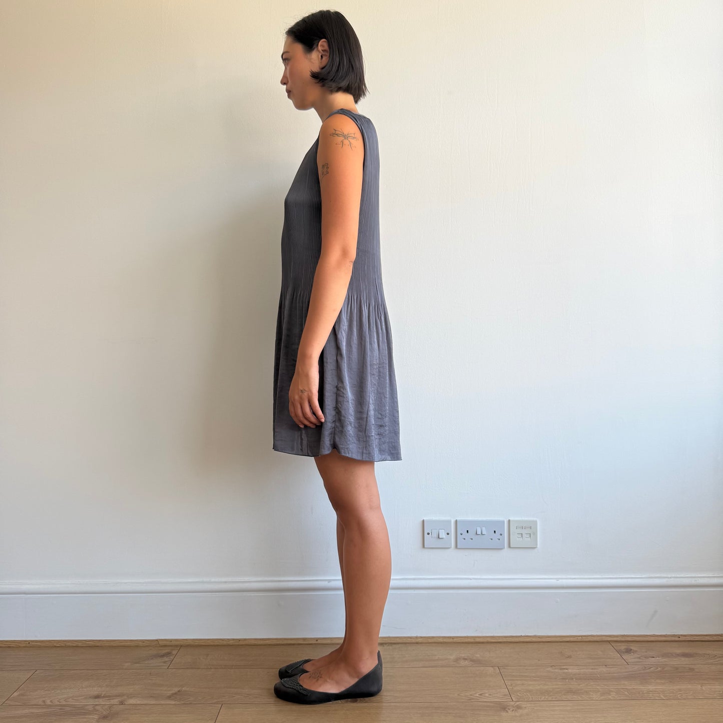 Grey pleated swing dress - Size M