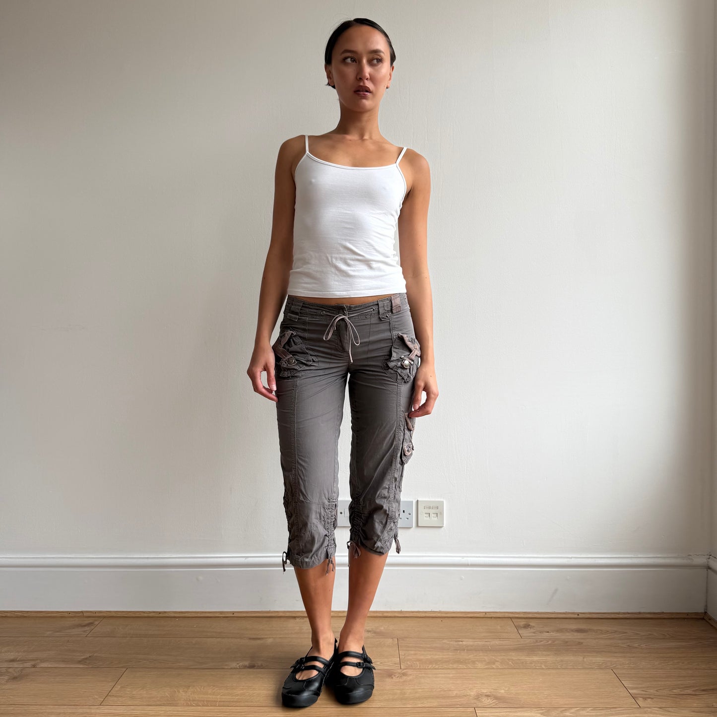 Grey cinch back cargo capris - Size S