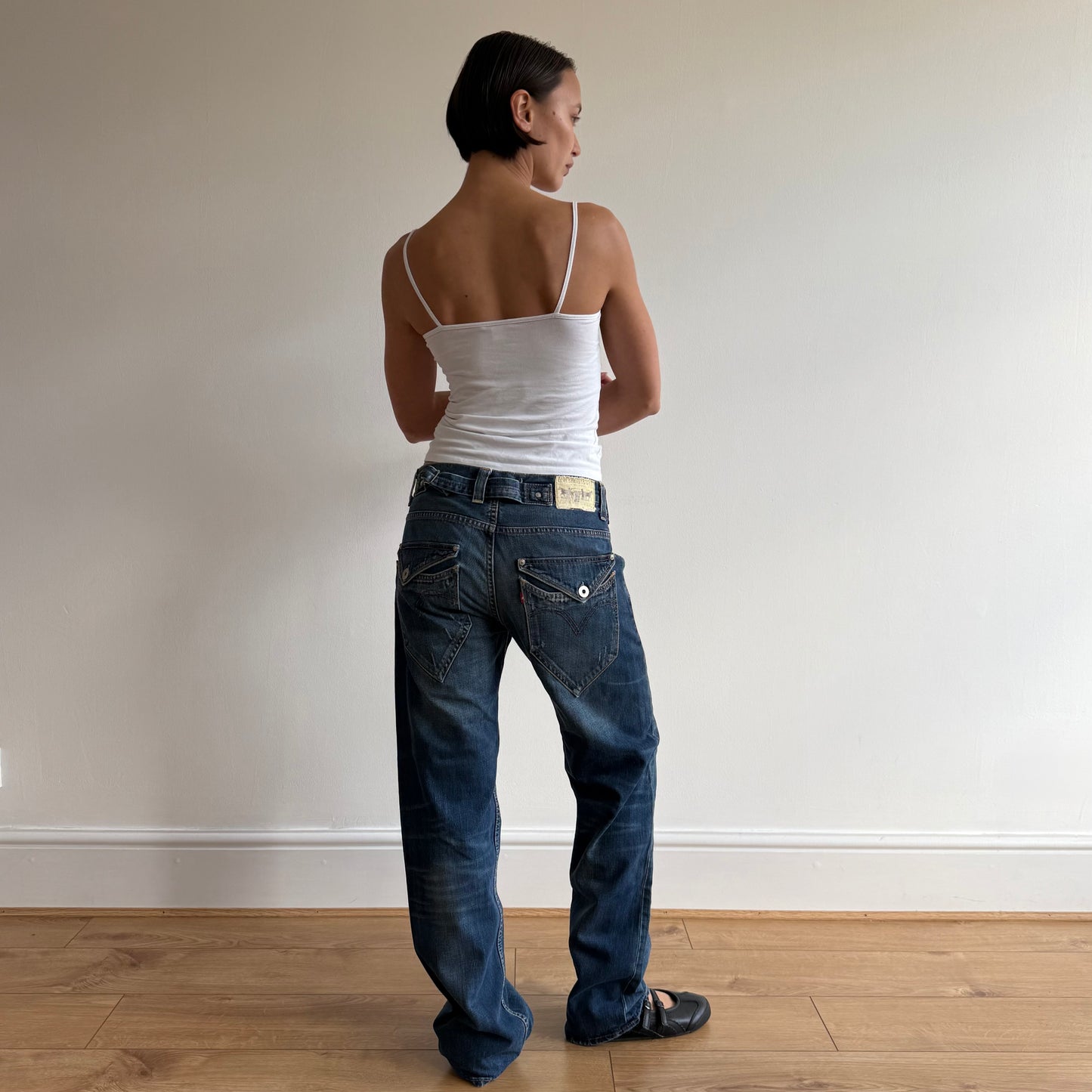 Levi’s cinch back jeans - Size 31x32