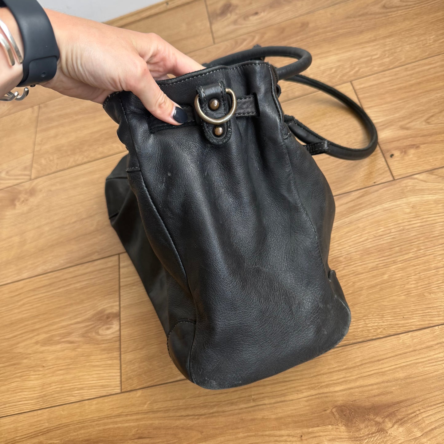 Black leather ‘firkin’ bag - One Size