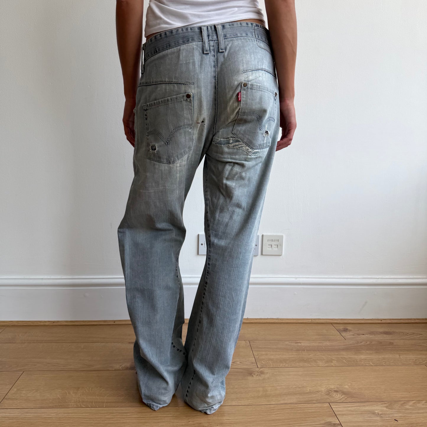 Levi’s engineered light wash patch jeans - Size 31x32