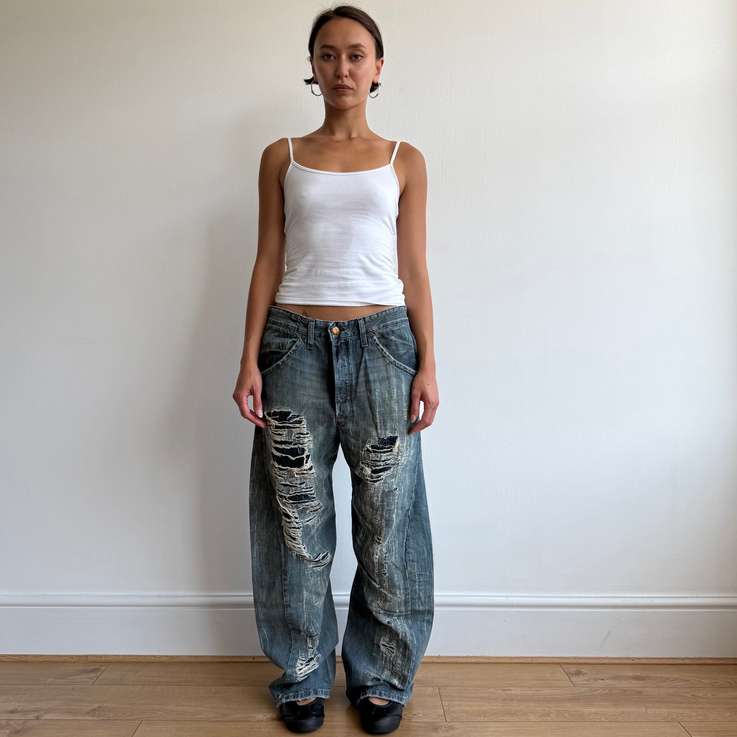 BNWT Levi’s Engineered button back distressed jeans - Size 34x32