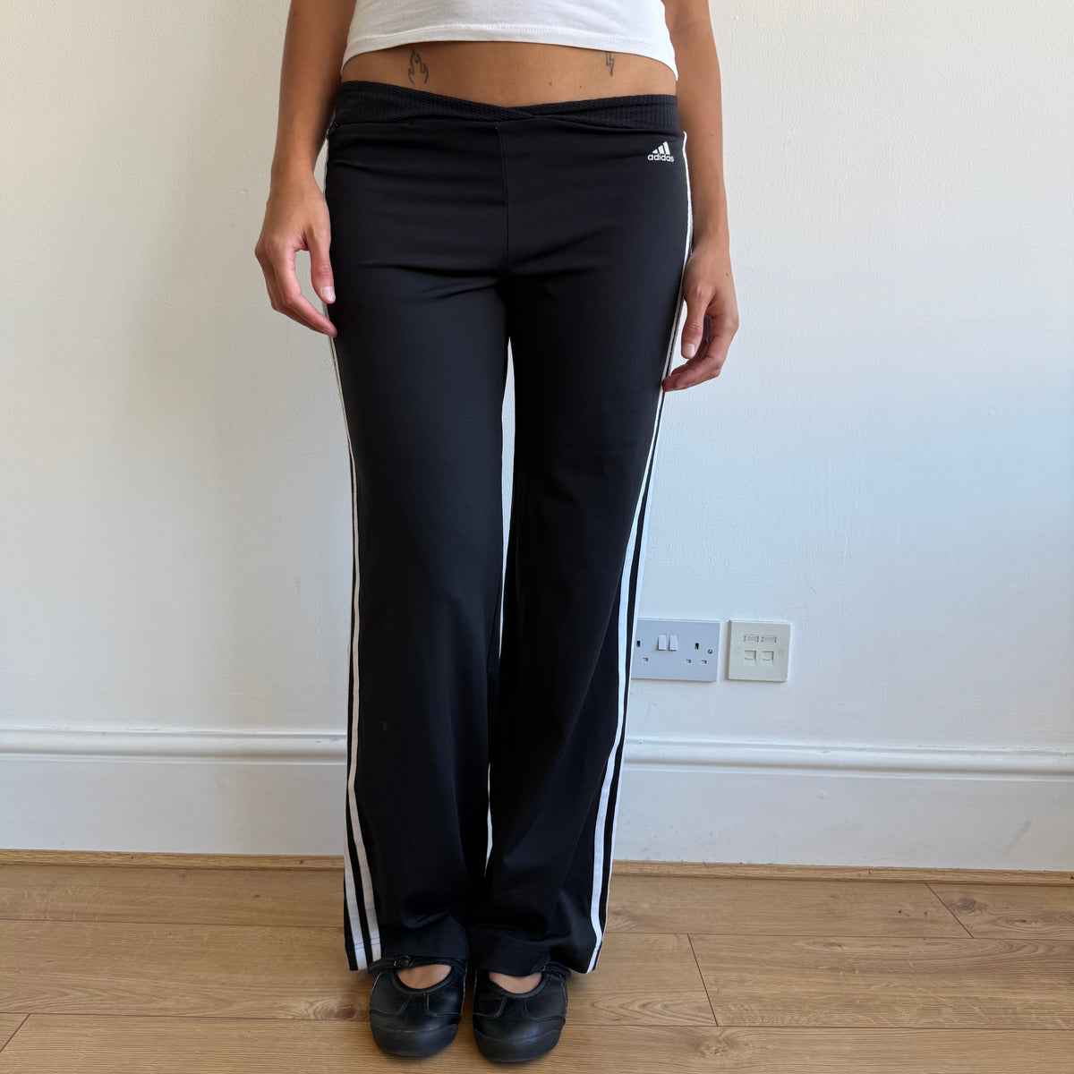 Black v-waist Adidas yoga pants - Size S