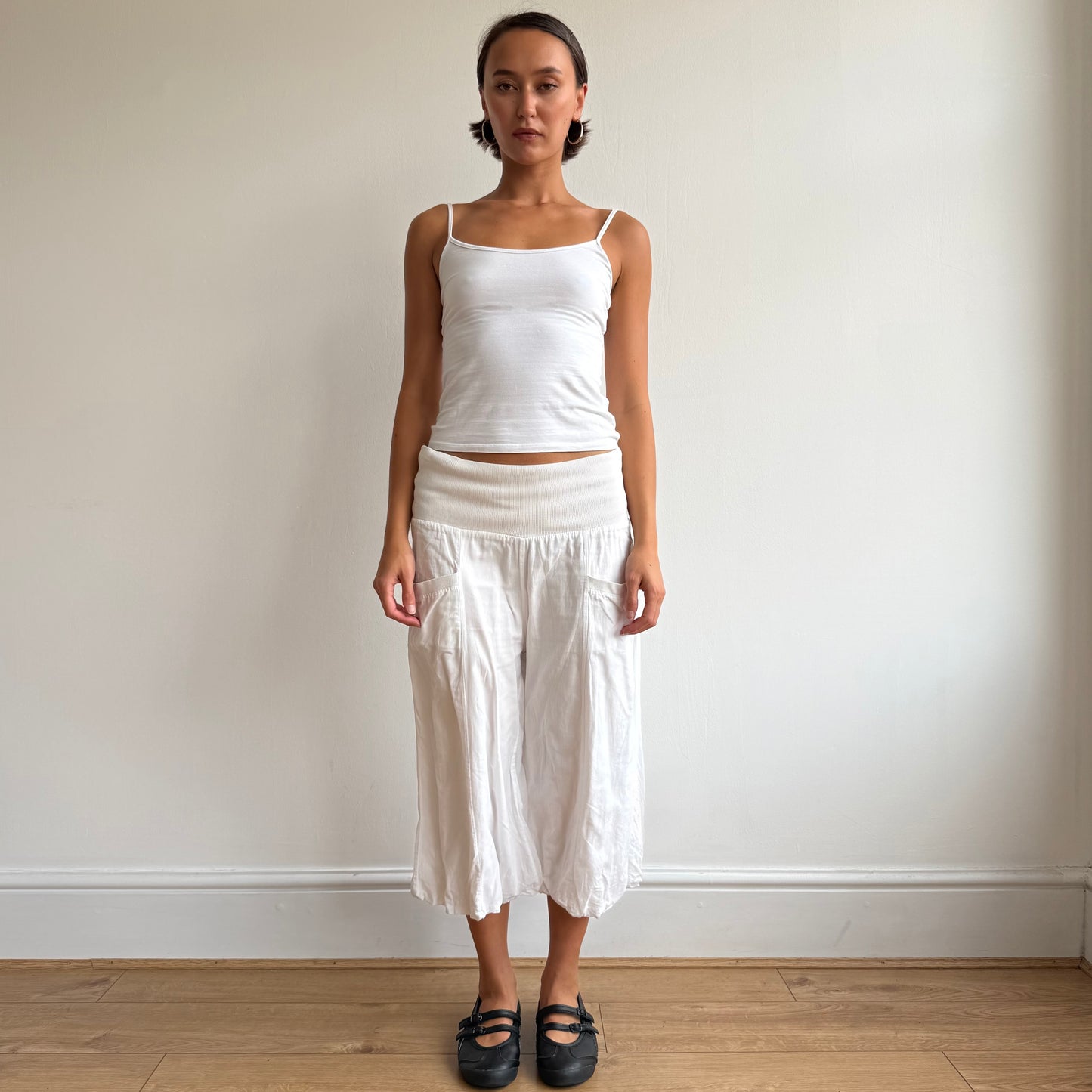 White balloon pocket capris - Size M
