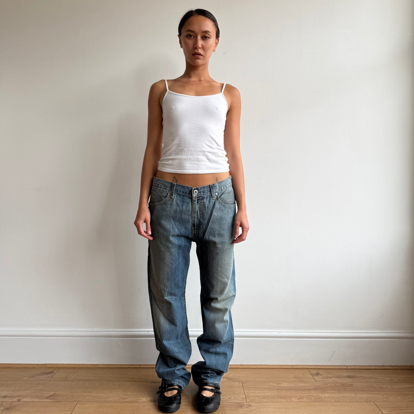 Levi’s cinch back jeans - Size 33x32