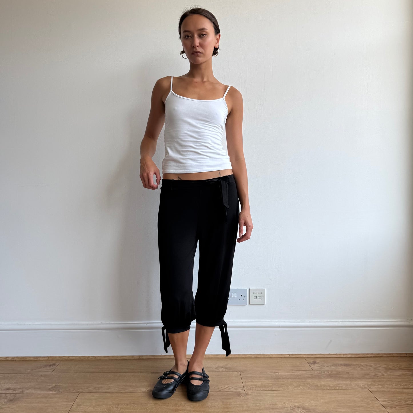 Black bubble tie belt capris - Size S