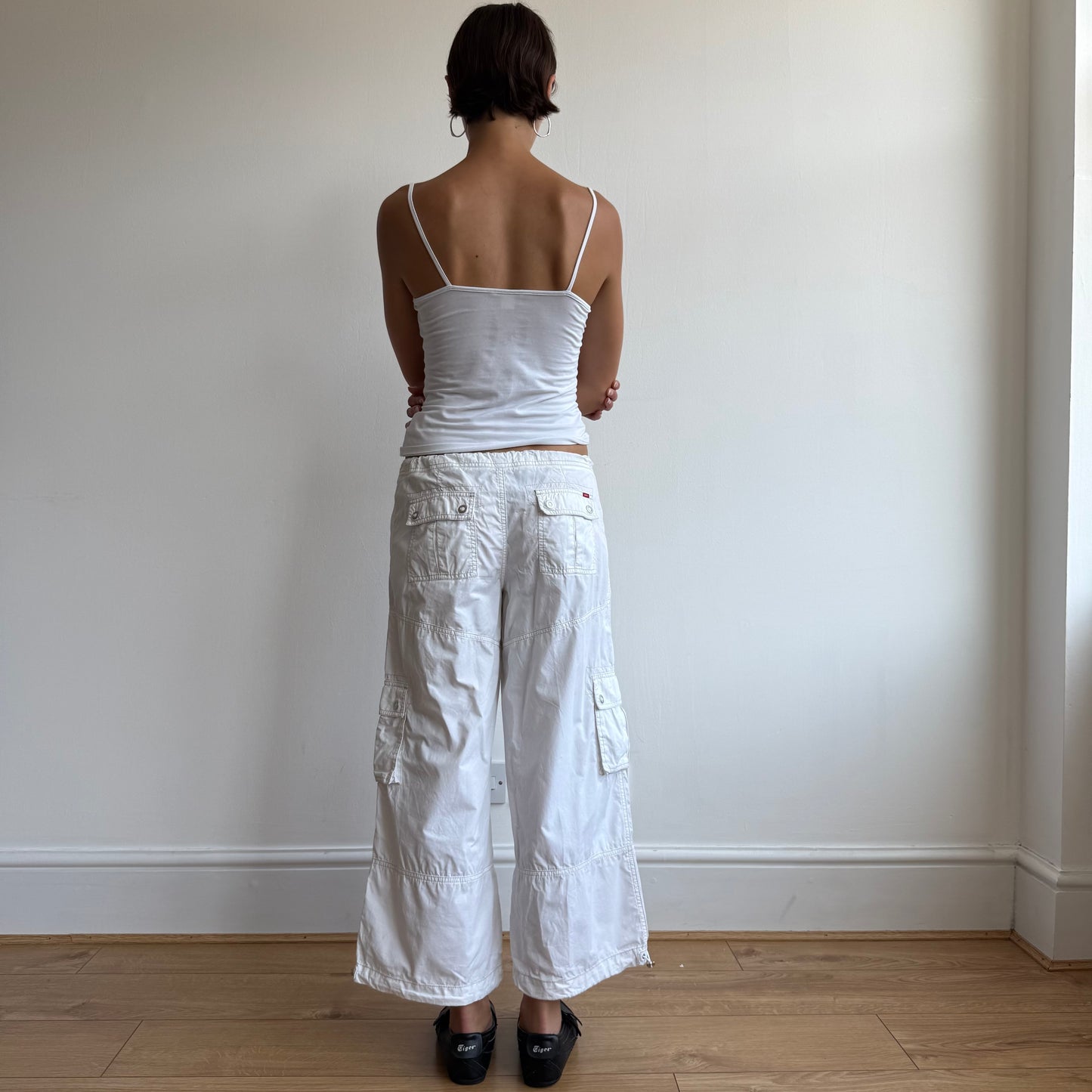 White toggle cargo pocket capris - Size S