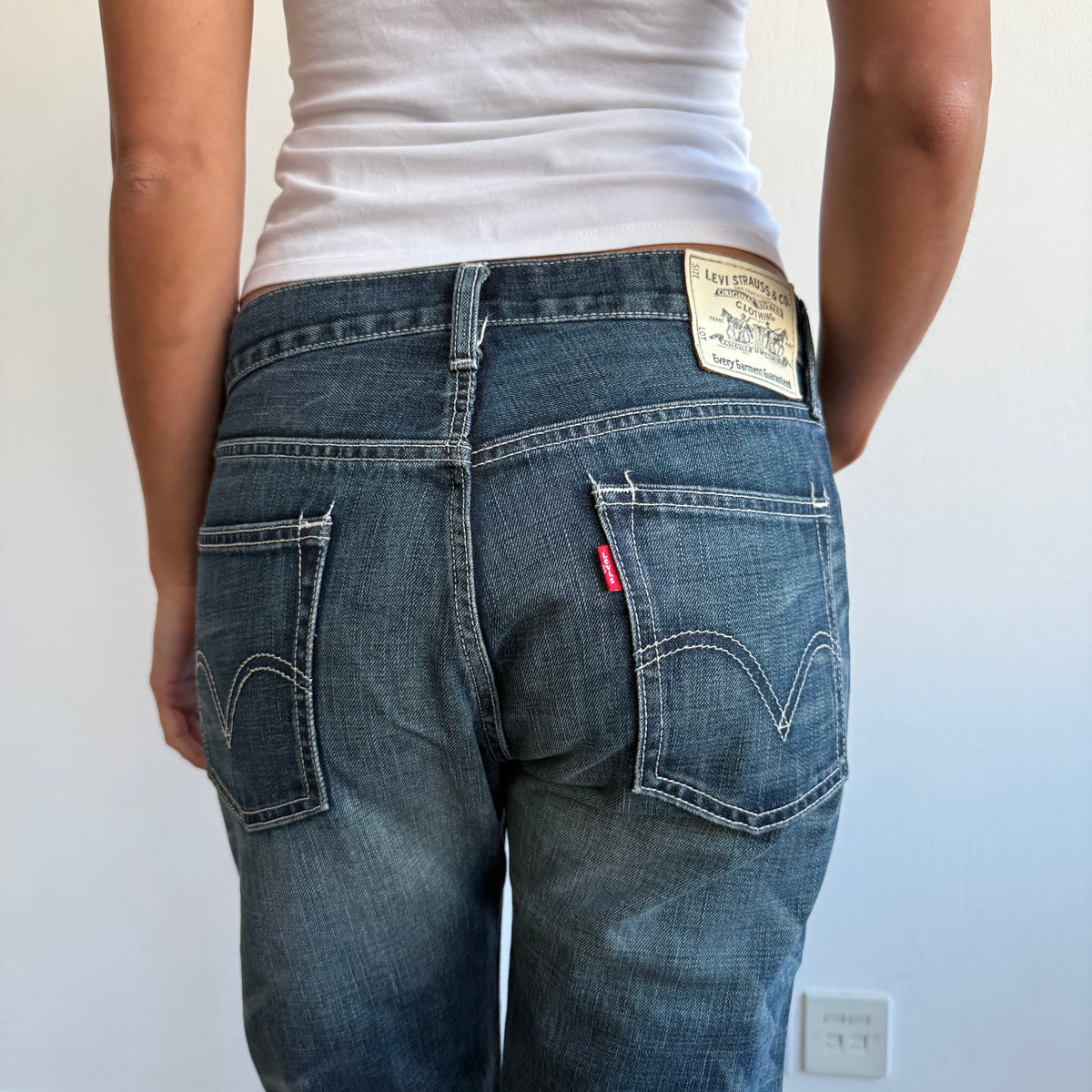 Levi’s mid wash vintage jeans - Size 31x32