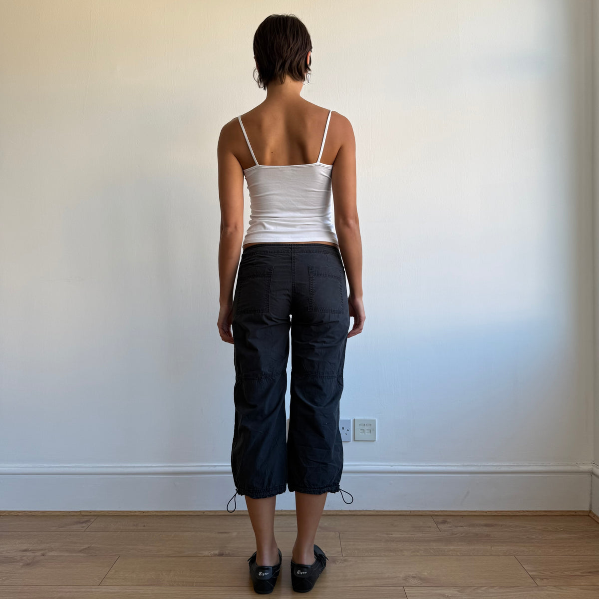 Black toggle cargo capris - Size S