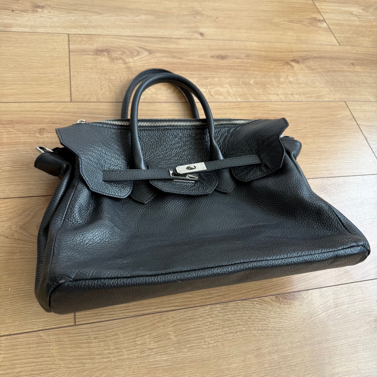 Black leather ‘firkin’ bag - One Size