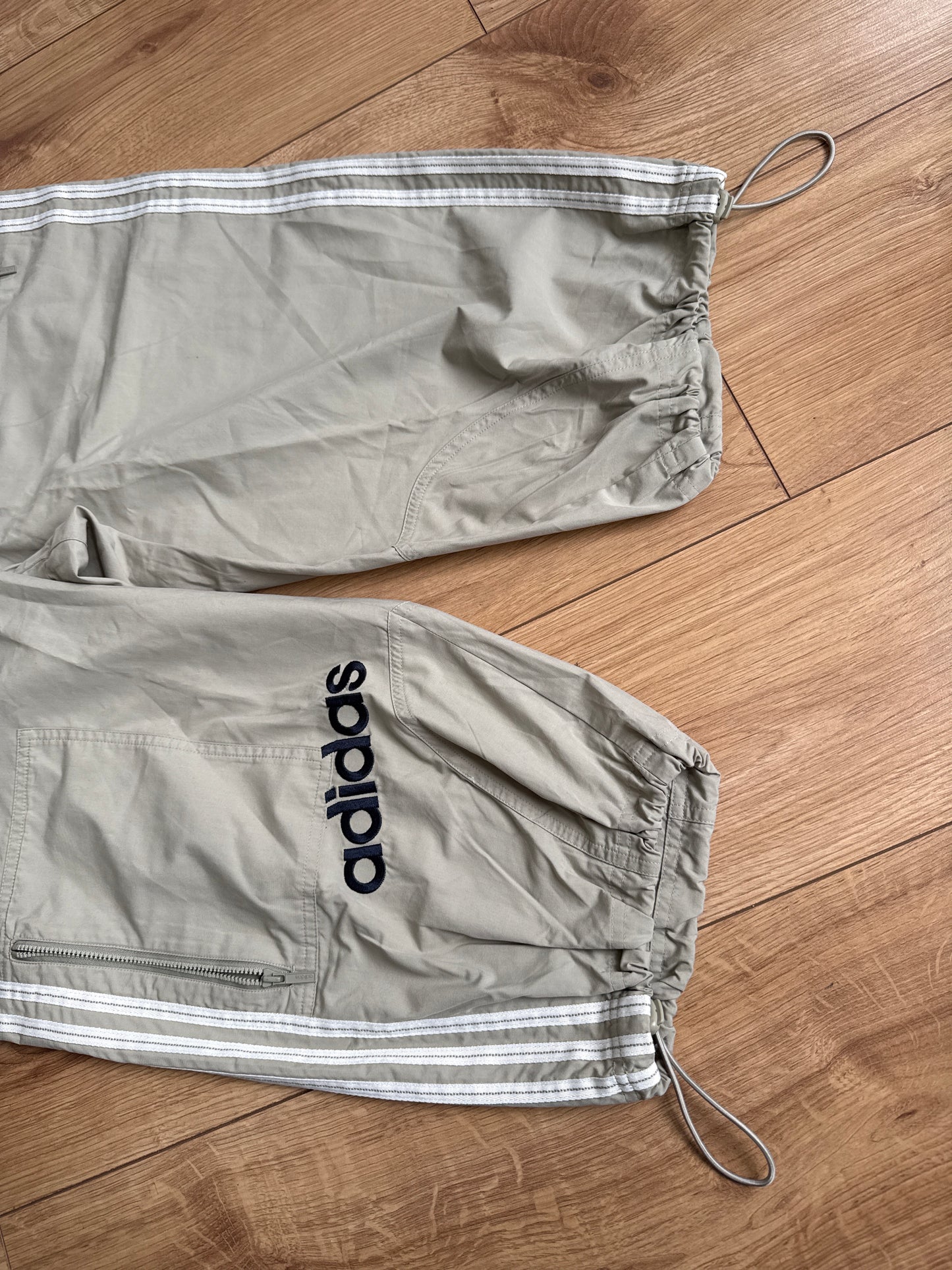 Beige Adidas belt capris - Size L