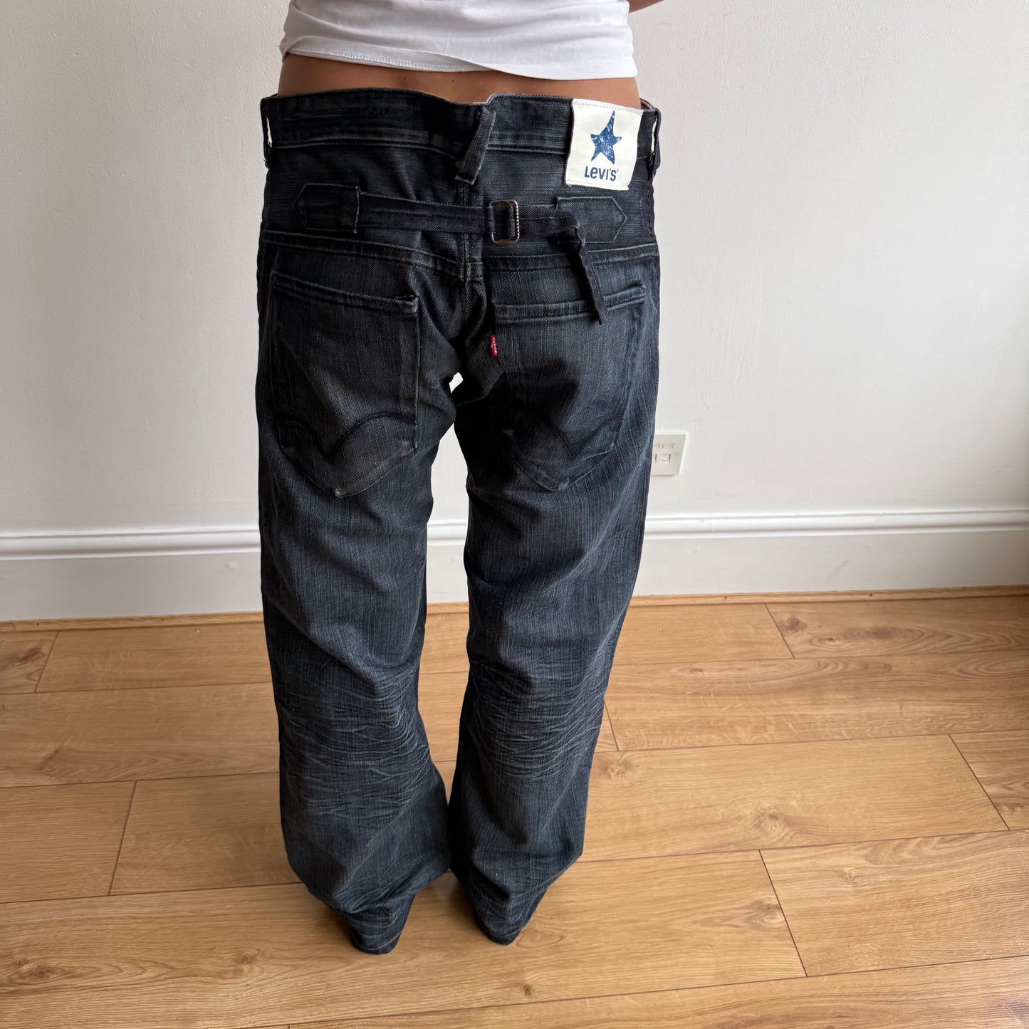 Levi’s star cinch back jeans - Size 34x32