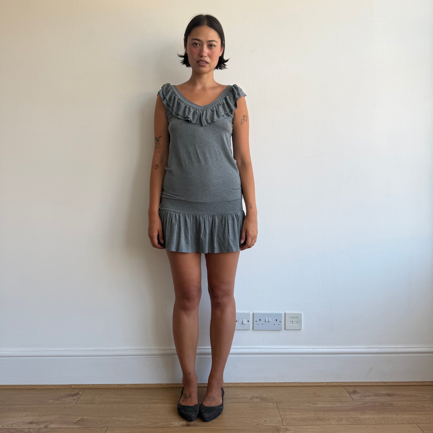 Grey ruffle mini dress - Size M