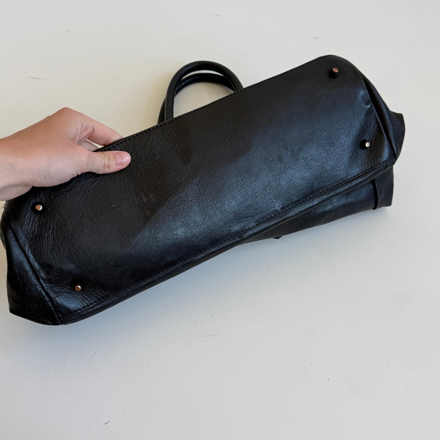 Black leather ‘firkin’ bag - One Size