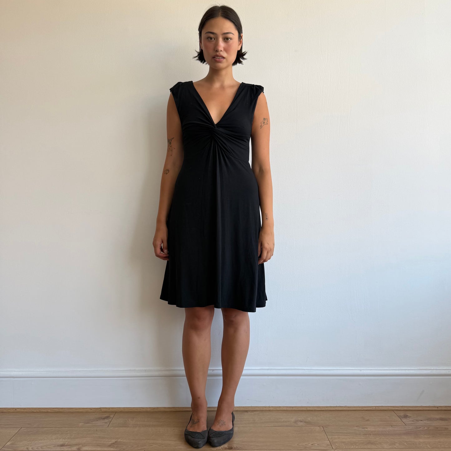 Black twist keyhole midi dress - Size M