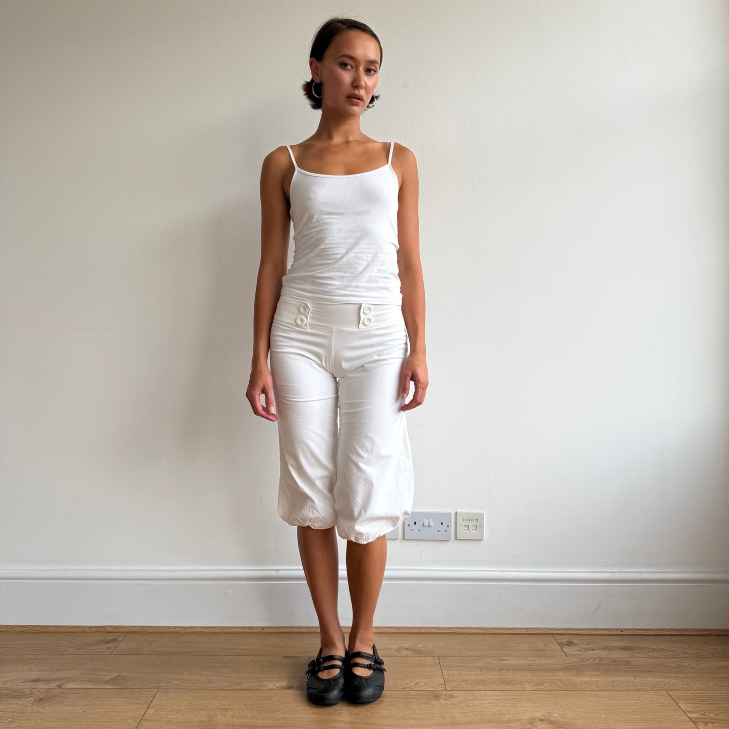 White button pocket front capris - Size S