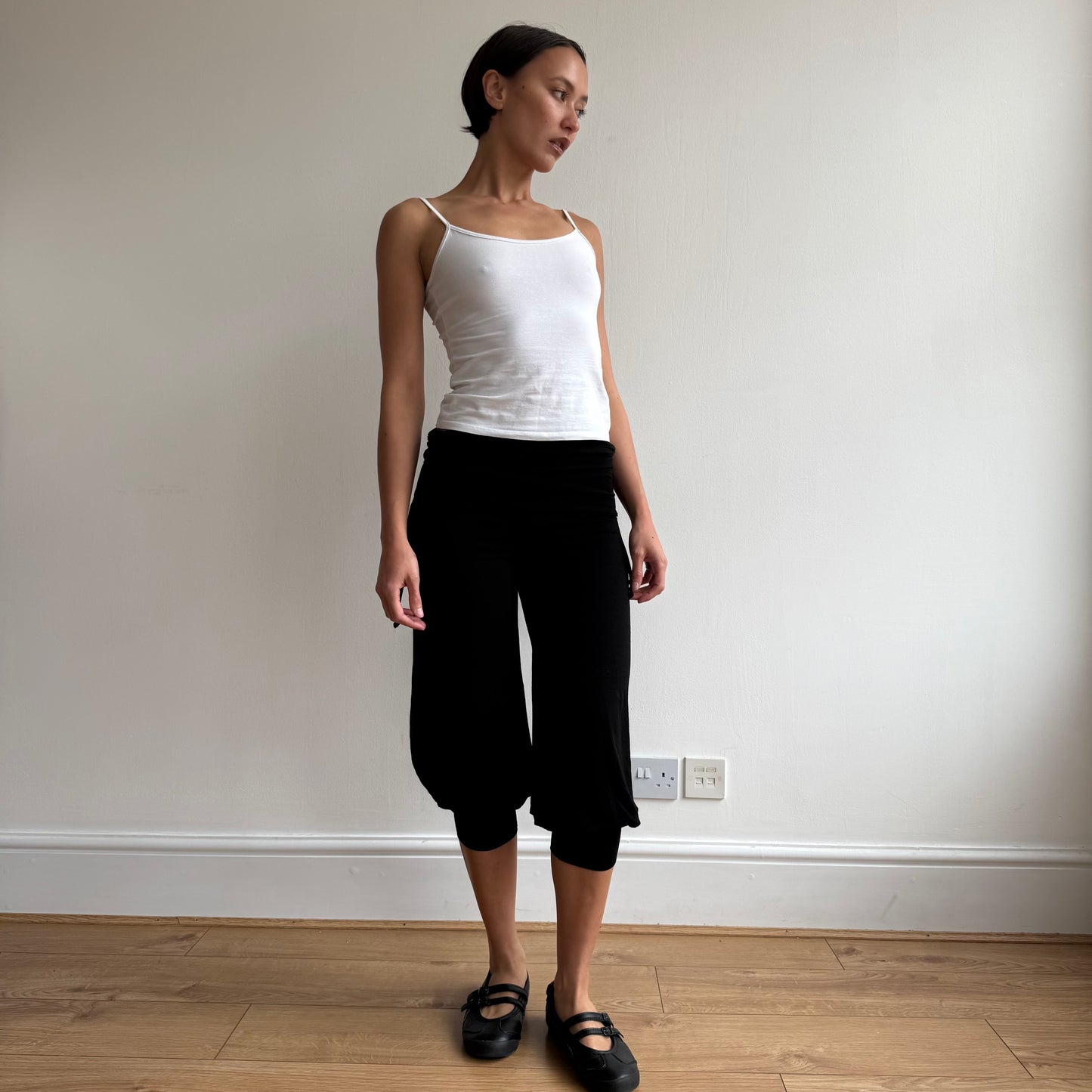 Black adjustable ruched capris - Size S