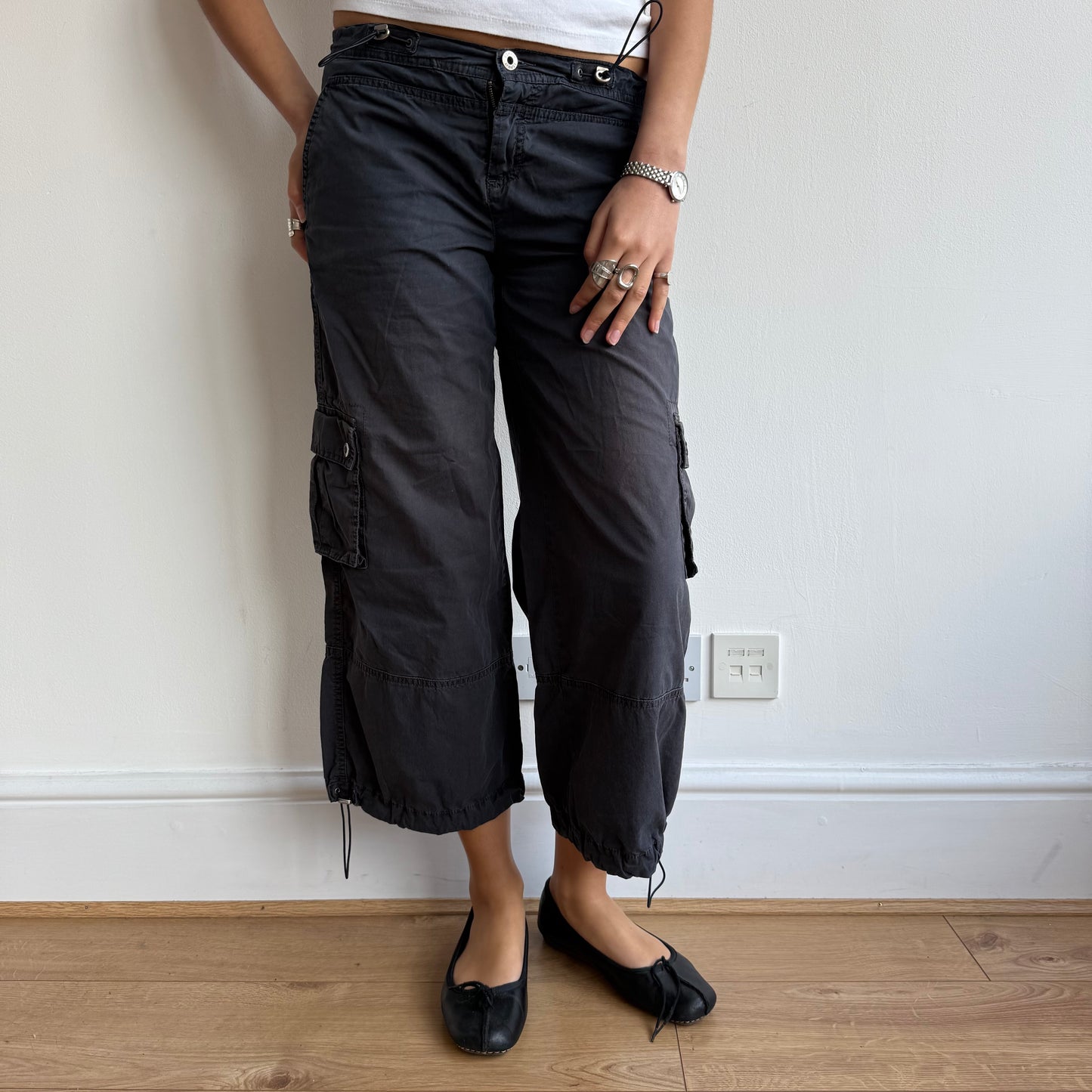 Black toggle cargo capris - Size S