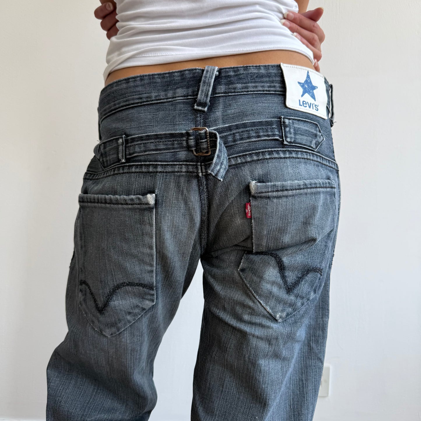 Levi’s star cinch back jeans - Size 32x32