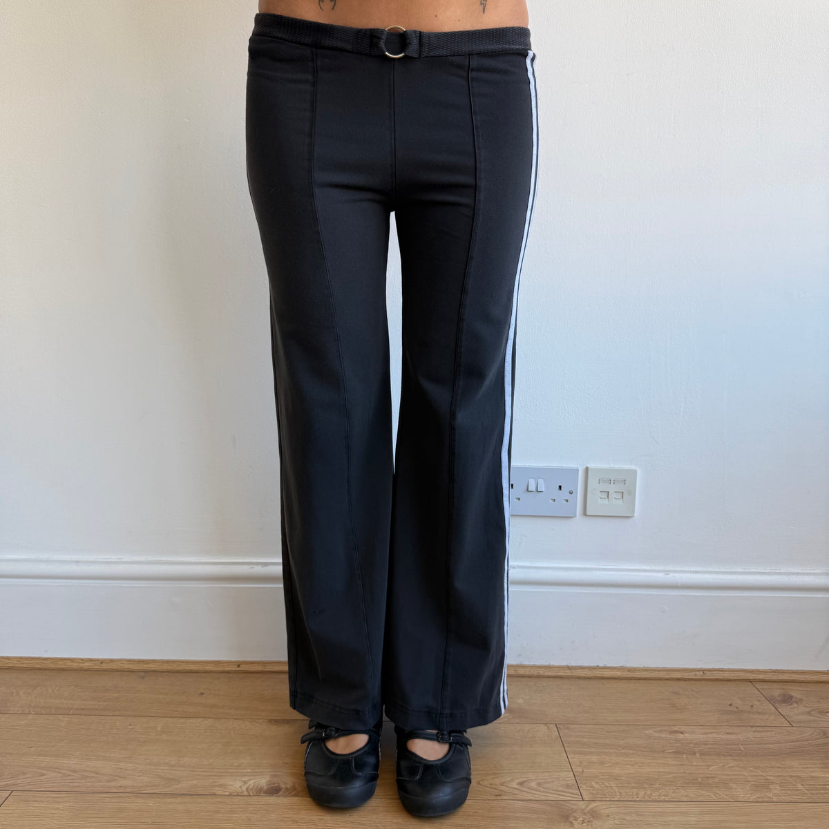 Black o-ring Adidas flared yoga pants - Size XS