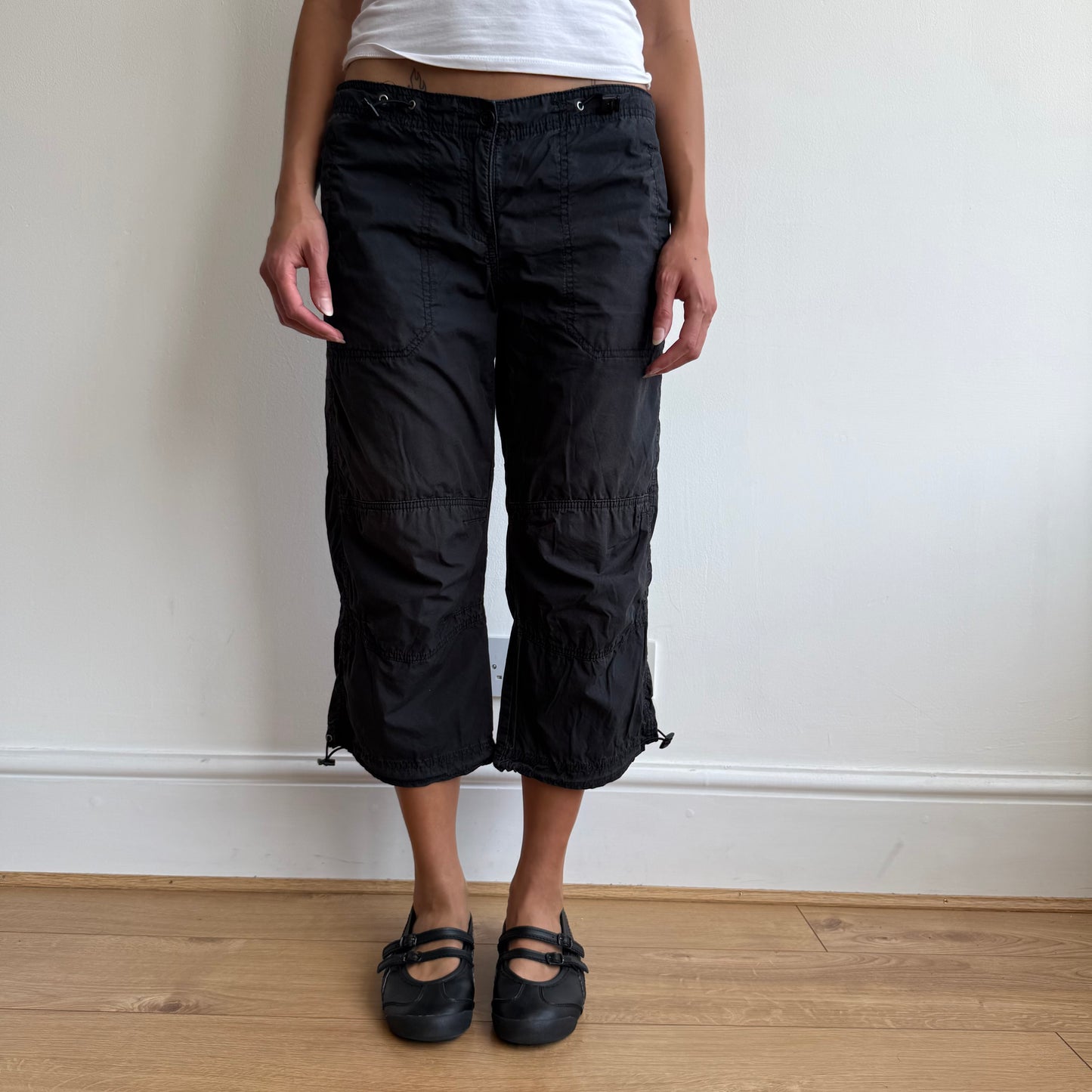 Black toggle cargo capris - Size S
