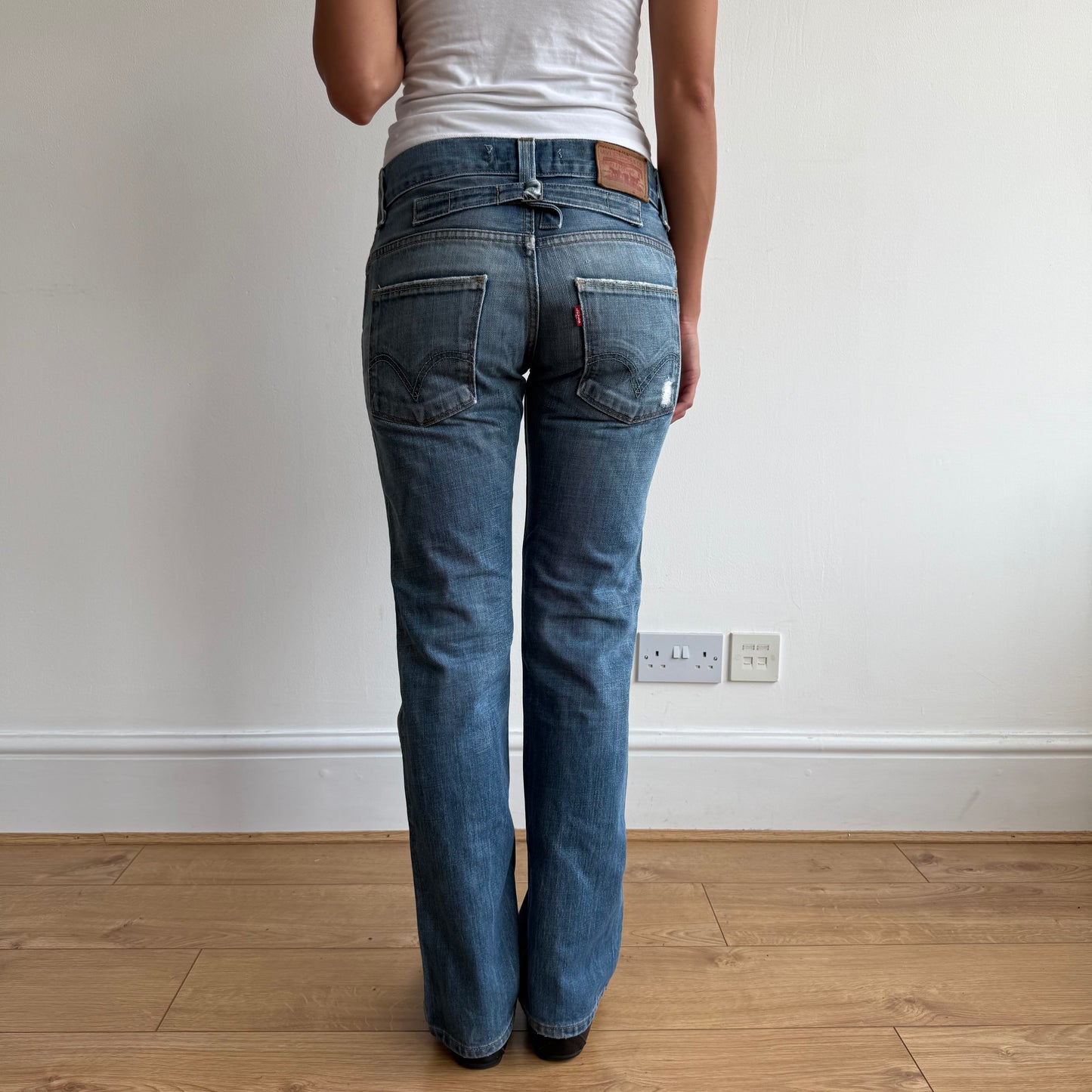 Levi’s cinch back jeans - Size