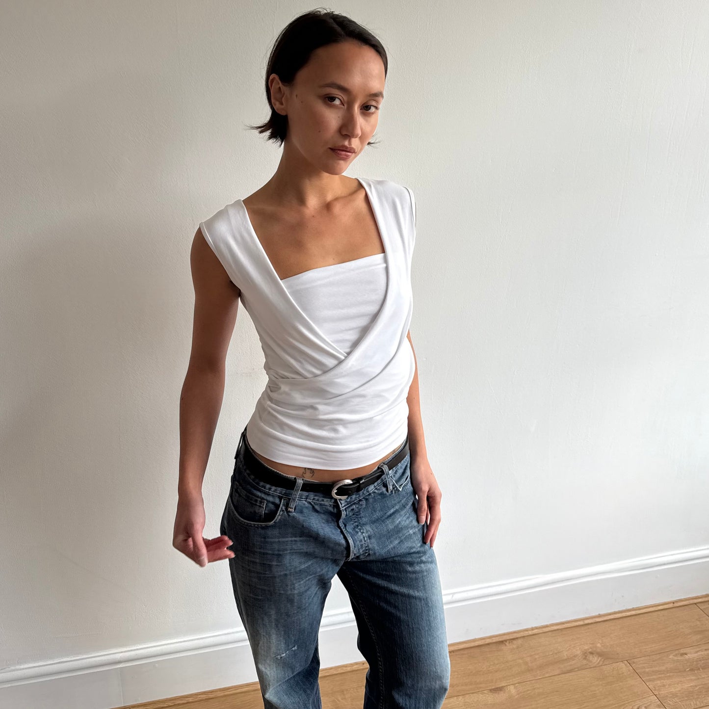 ‘The Keyhole Top’ sleeveless - White