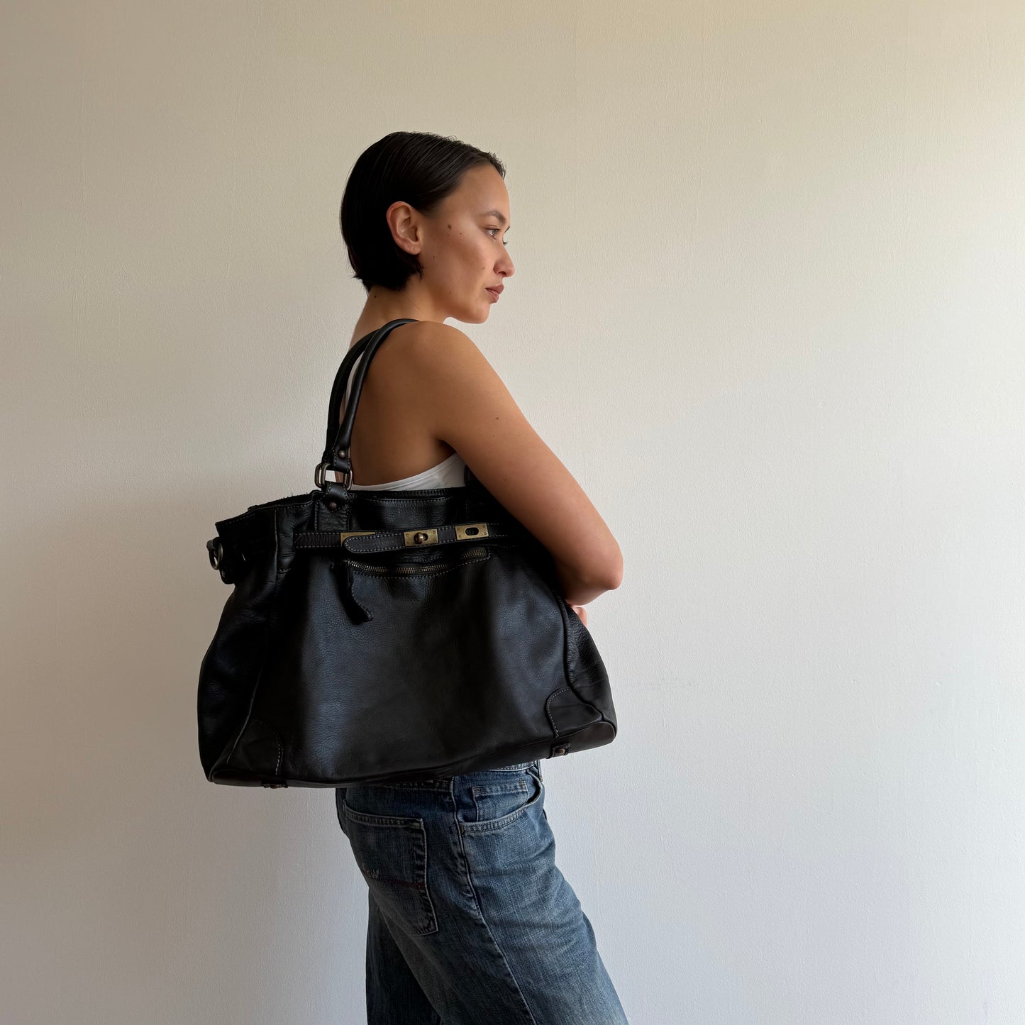 Black leather ‘firkin’ bag - One Size