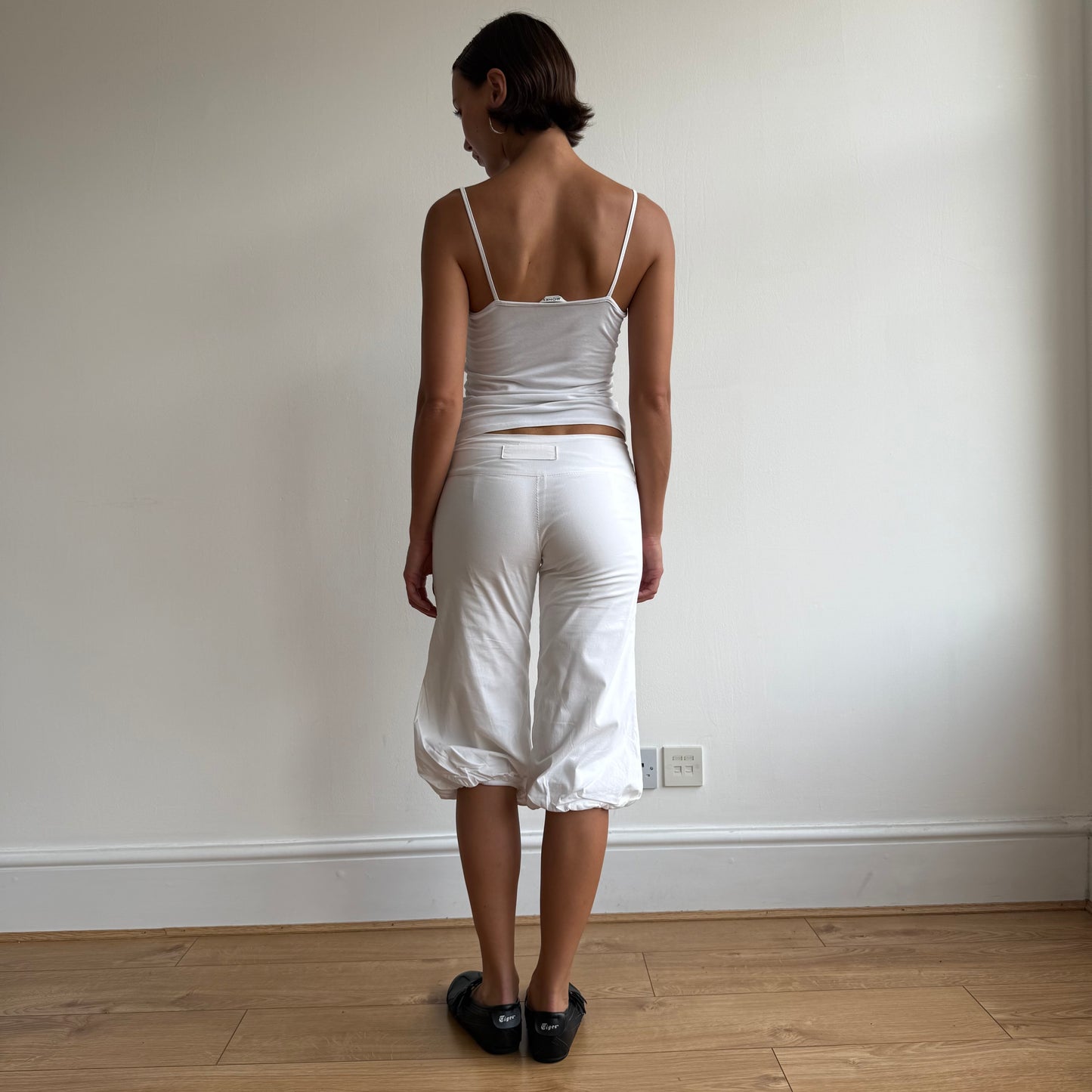 White button pocket front capris - Size S