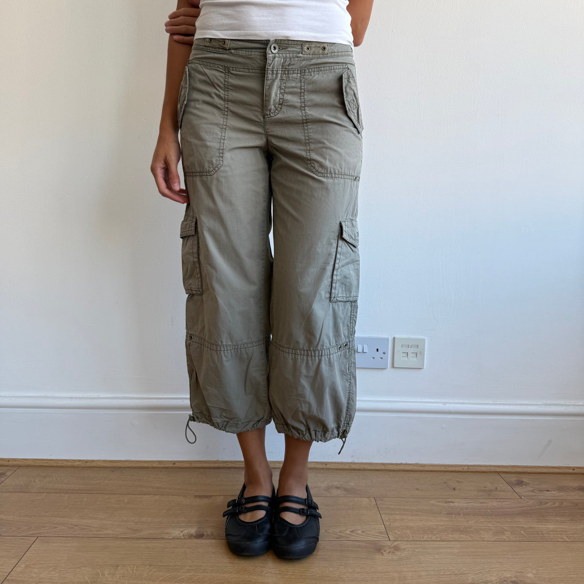 Khaki cargo capris - Size XS
