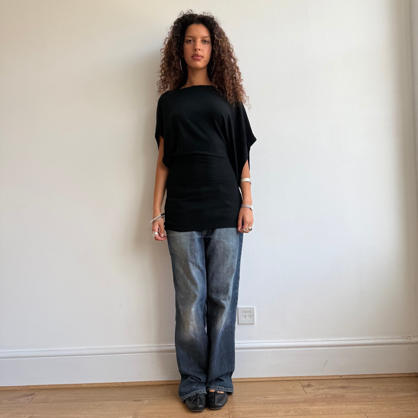 Black short sleeve slouchy knit - Size M-L