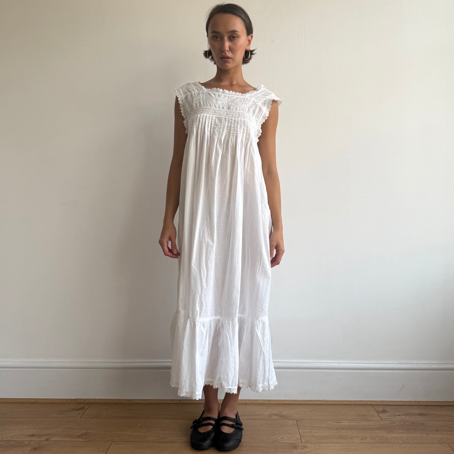 White lace maxi milkmaid dress - Size M/L