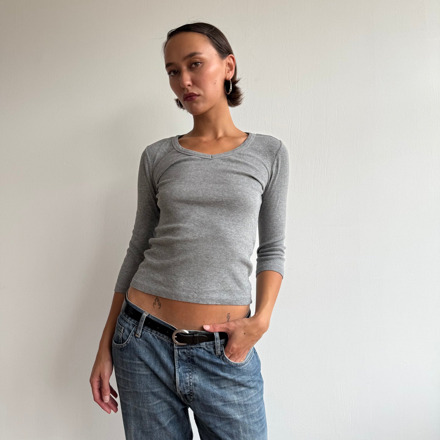 Grey v-neck 3/4 sleeve top - Size S