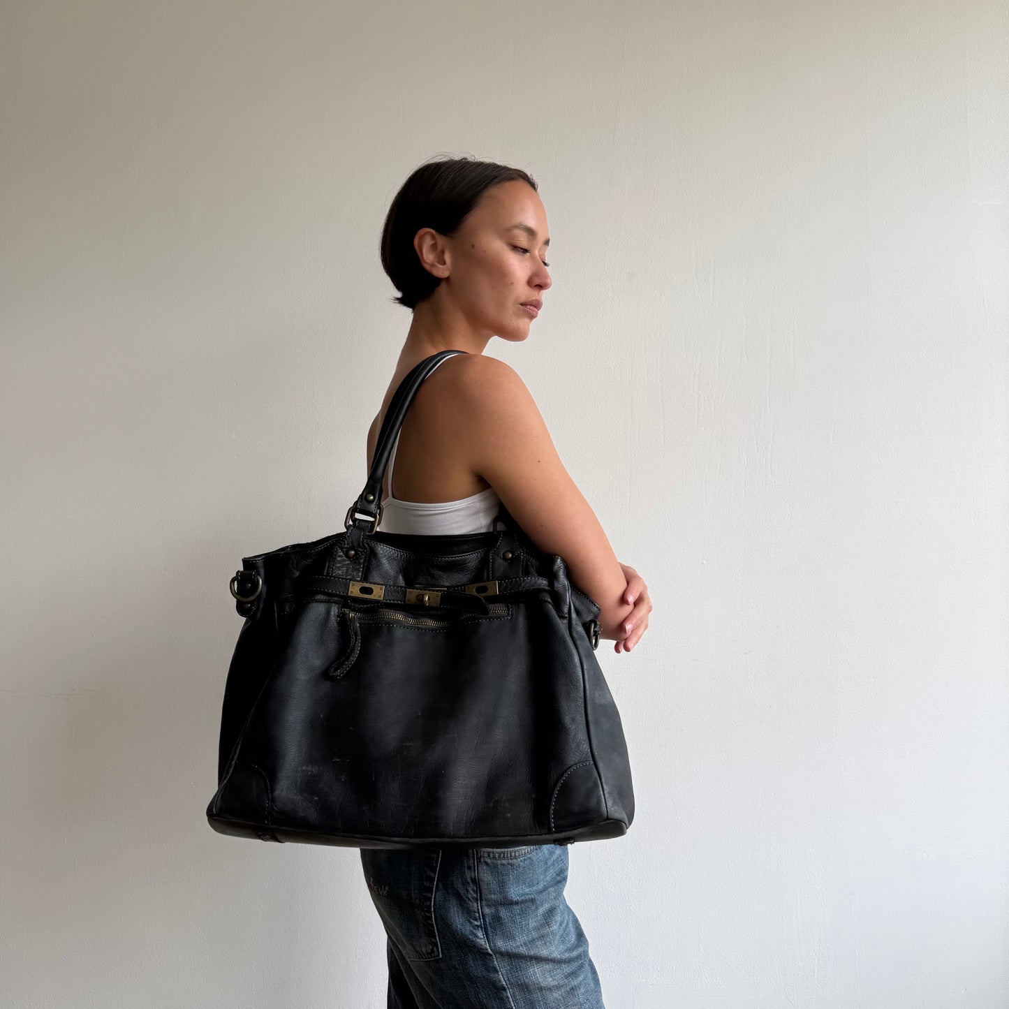 Black leather ‘firkin’ bag - One Size