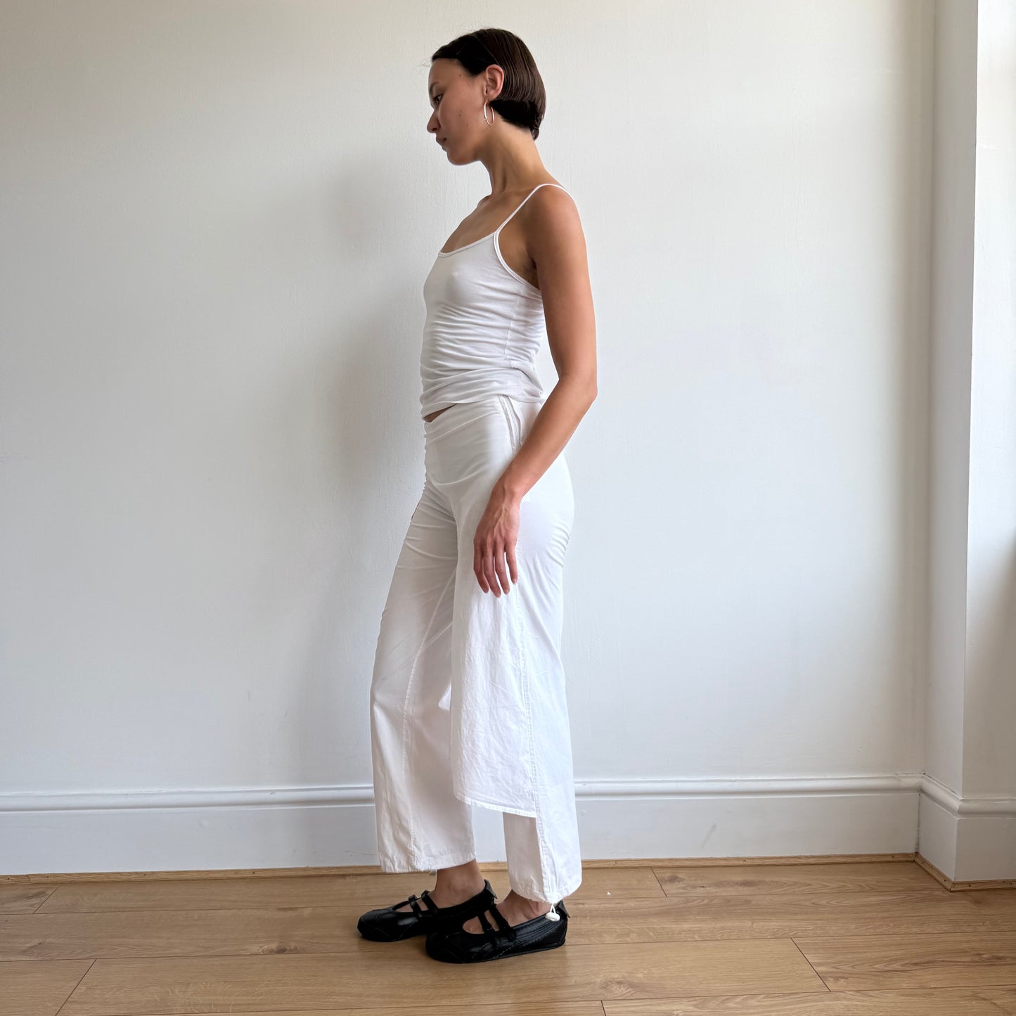 White wrap front toggle capris - Size XS