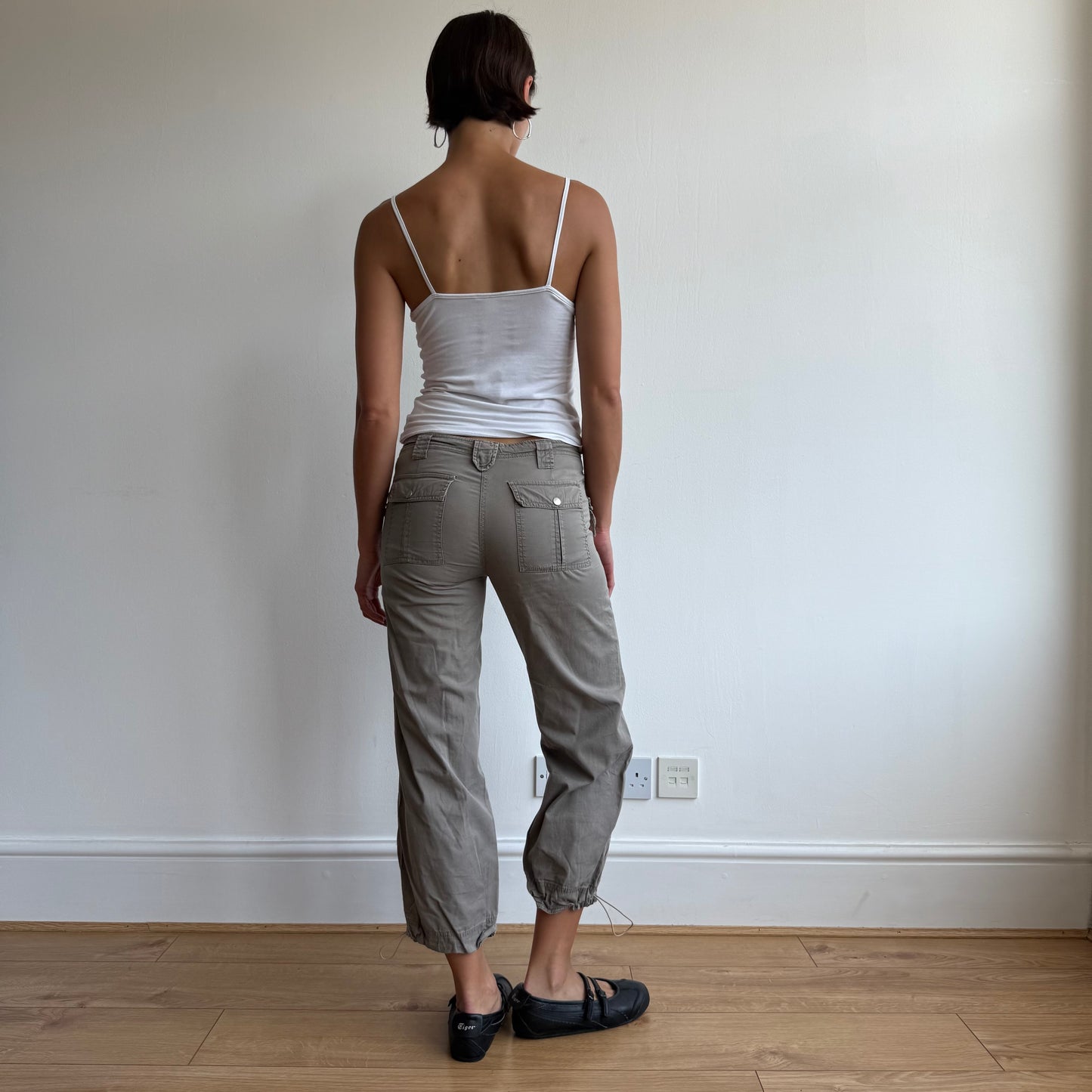 Khaki cargo toggle capris - Size XS + S
