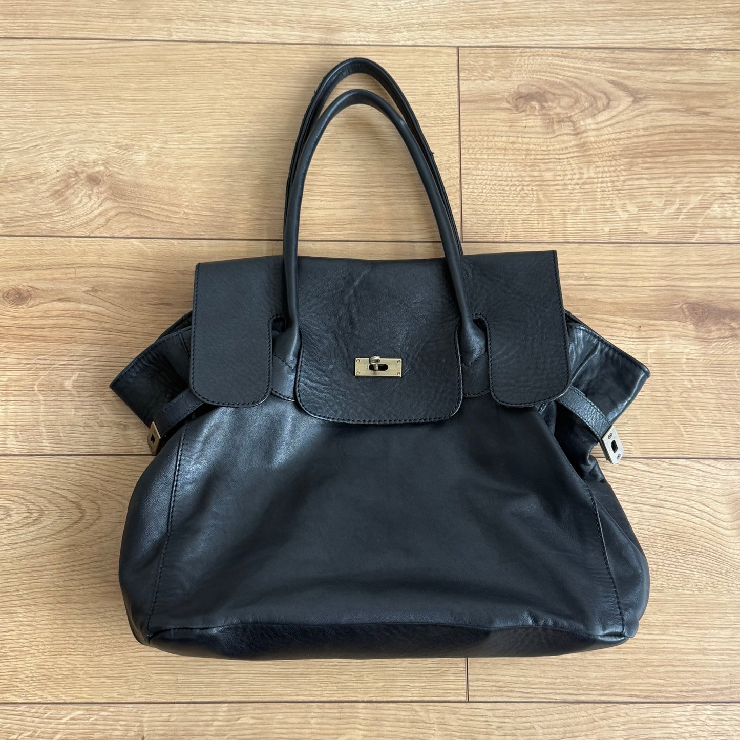 Black leather ‘firkin’ bag - One Size