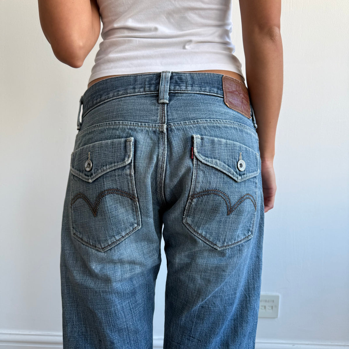 Levi’s ripped knee jeans - Size 33x32