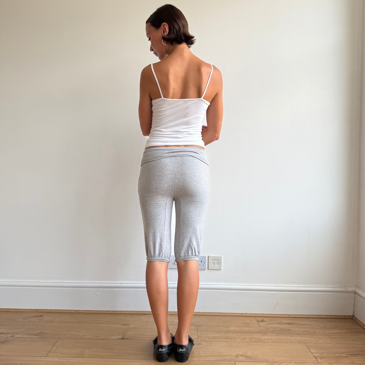Grey pocket capris - Size XS