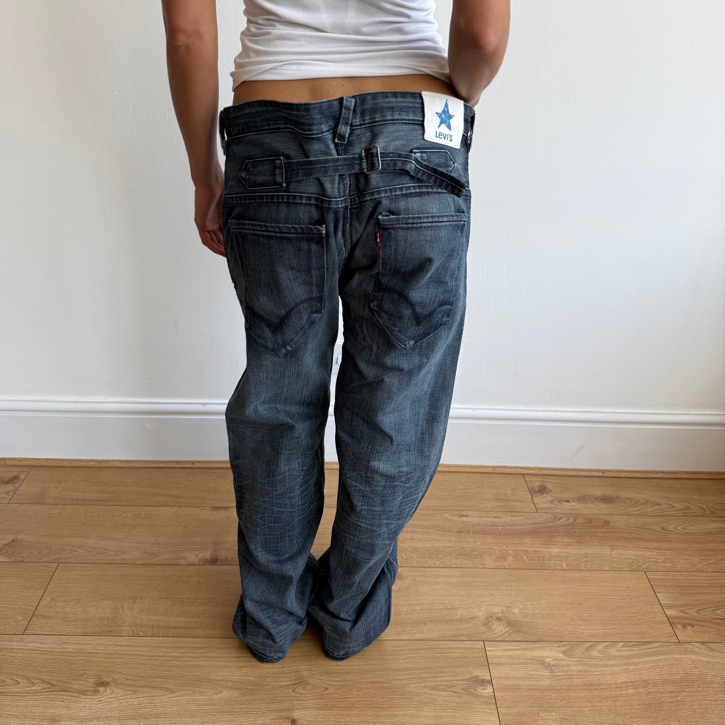 Levi’s star cinch back jeans - Size 34x34