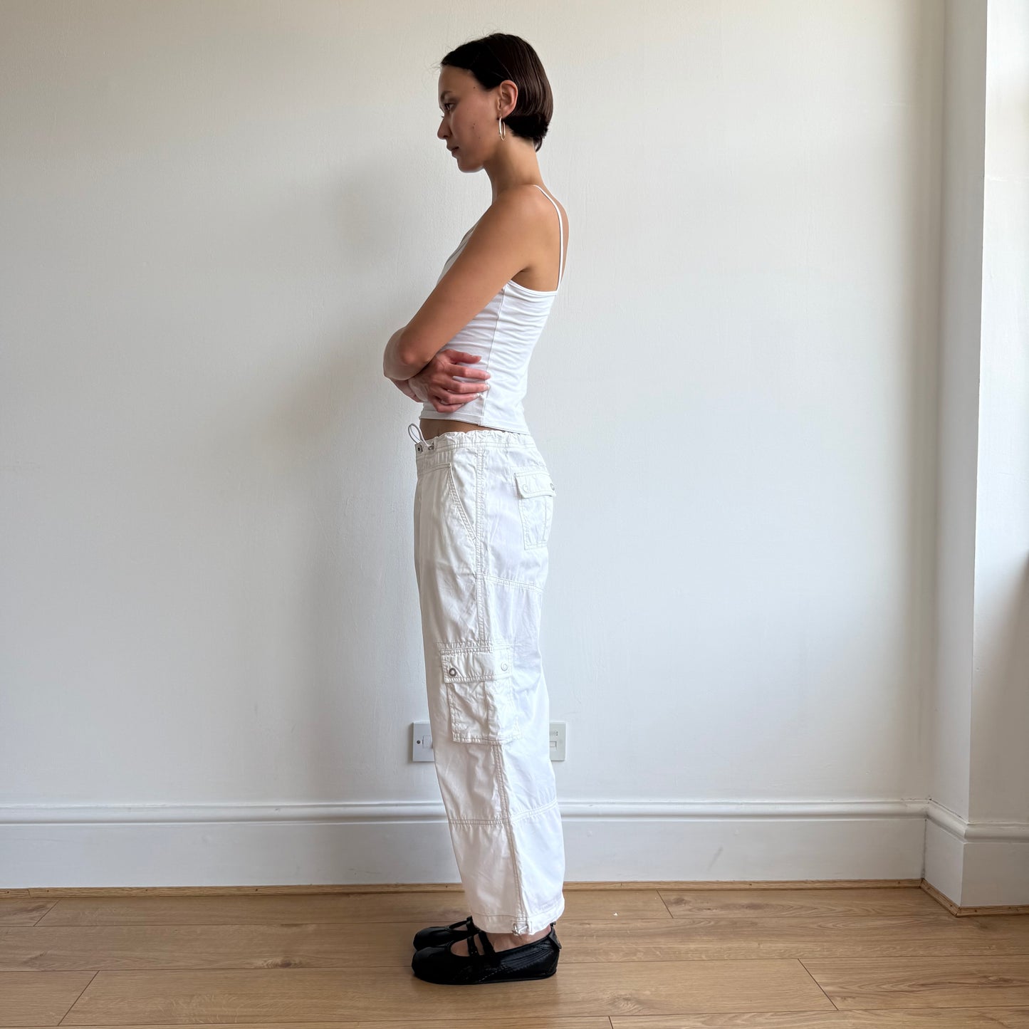 White toggle cargo pocket capris - Size S